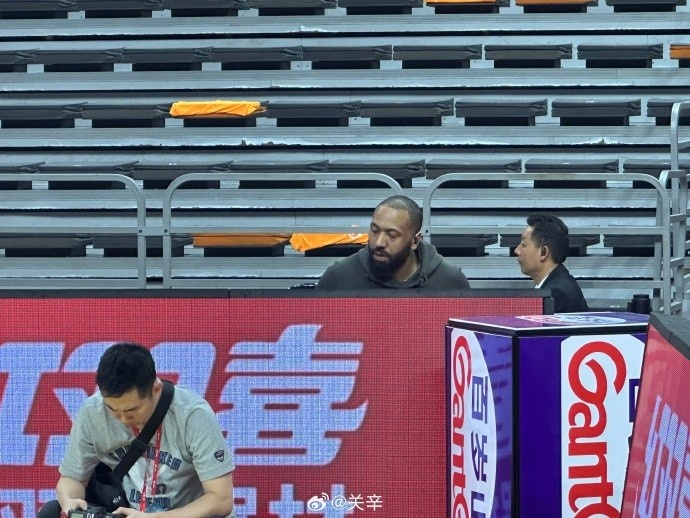 今晚不打？廣東主場(chǎng)迎戰(zhàn)廣廈 吉倫沃特一身便裝現(xiàn)身球館