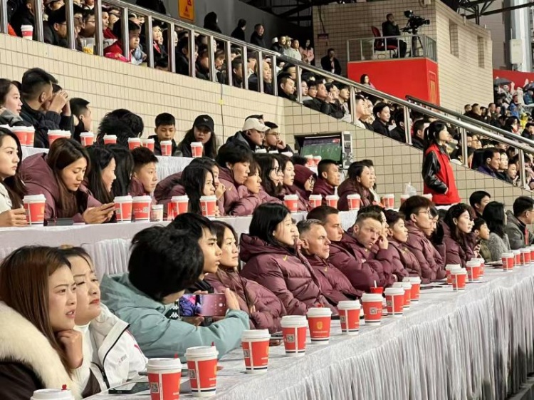 北青體育：中國女足現(xiàn)身中甲賽場，觀看重慶銅梁龍vs遼寧鐵人