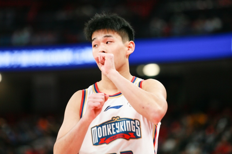 效率太低！林葳25中8&三分10中1拿到19分1板3助2斷 4失誤