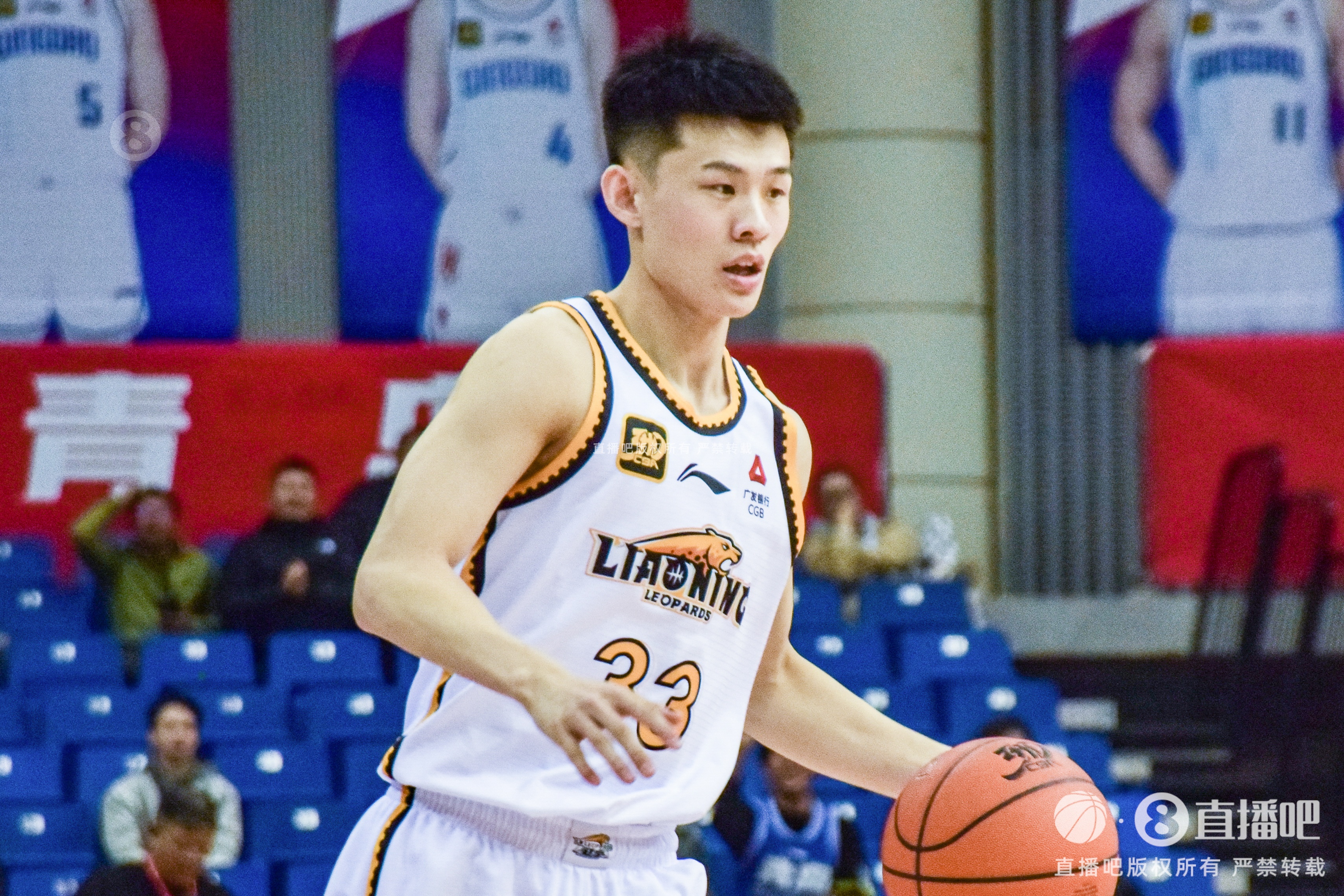 太準了！王嵐嵚半場4記三分球拿下12分2板2助1斷