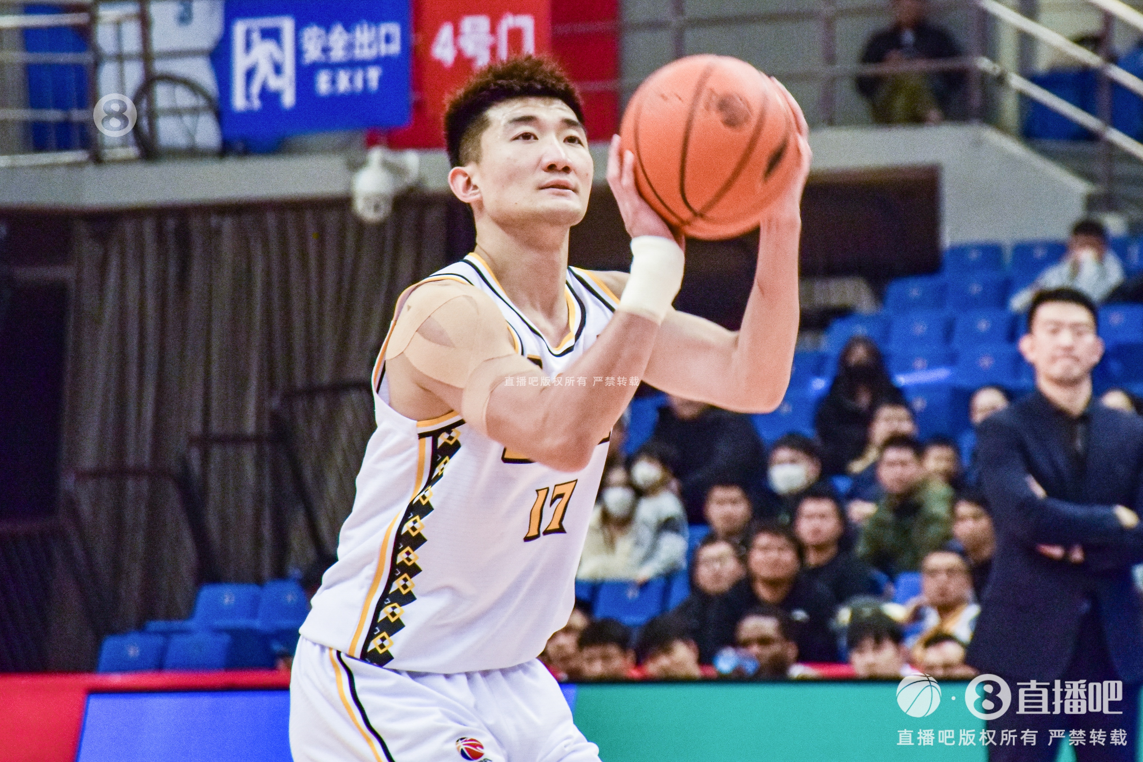 早日康復！探長：孫銘徽已經(jīng)脫掉保護靴 可以正常走路