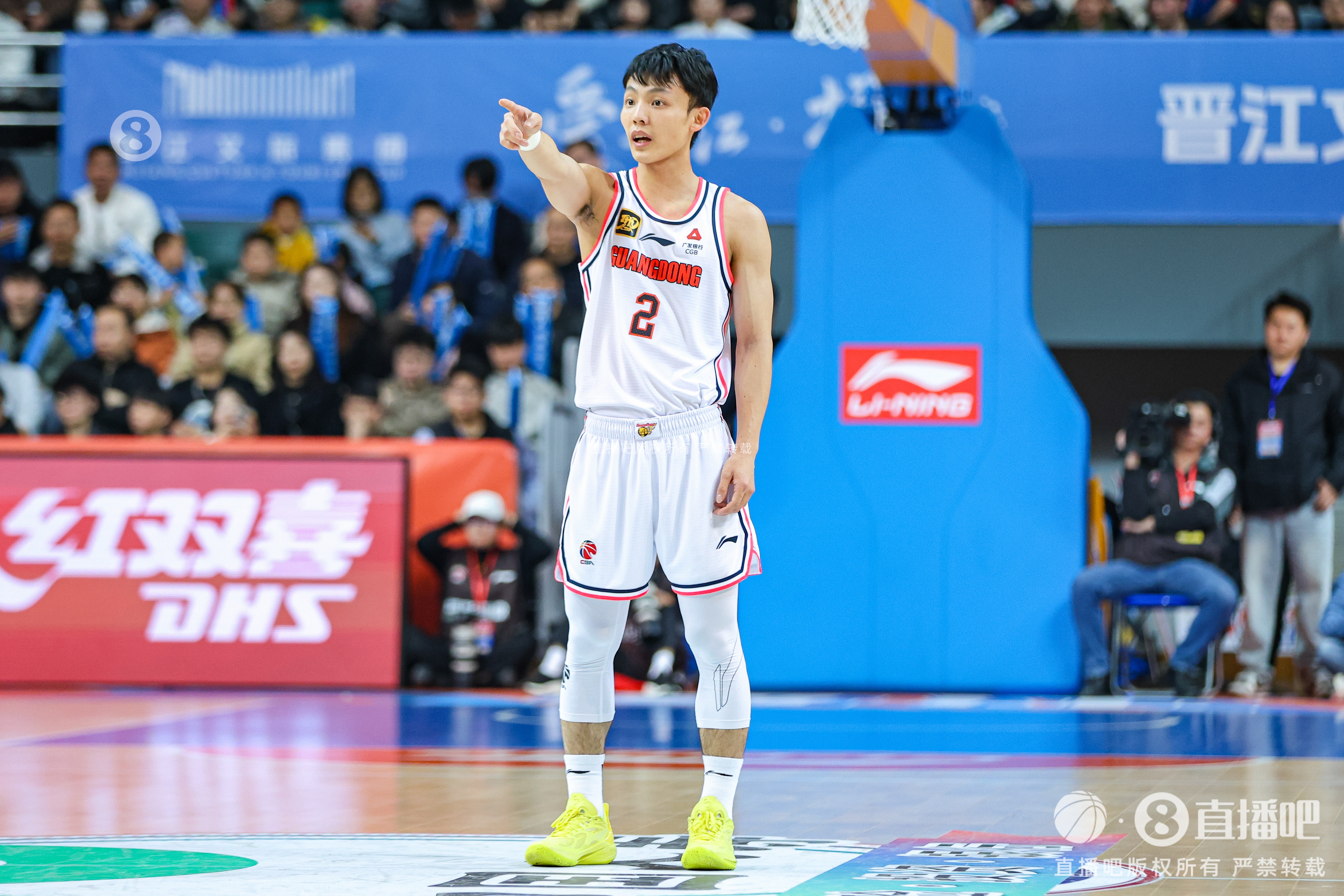 手熱！徐杰打滿首節(jié)5中4拿到10分2助 正負值+17