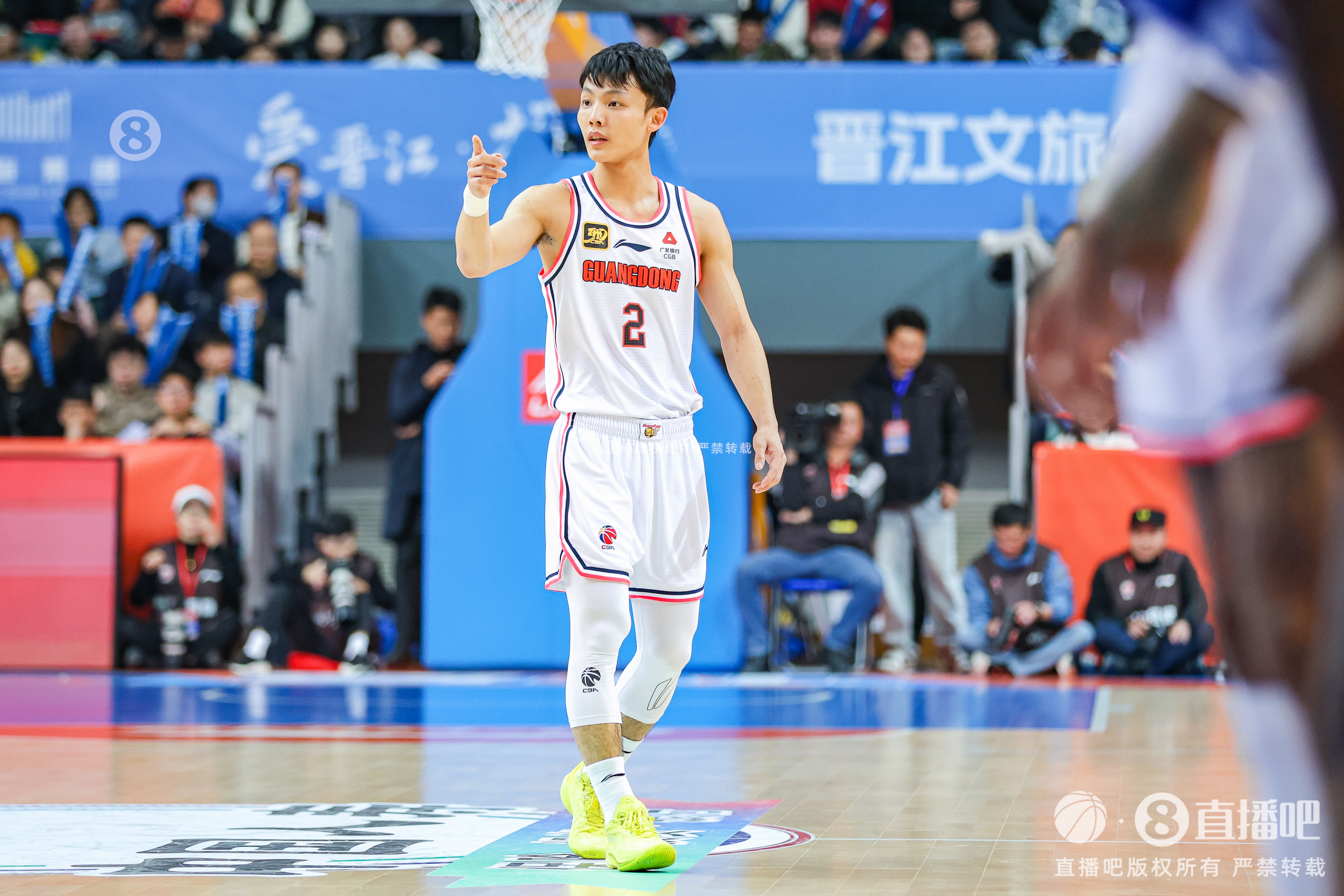 徐中鋒手感還沒開！徐杰半場12中4&三分7中2拿12分2前場板2助2斷