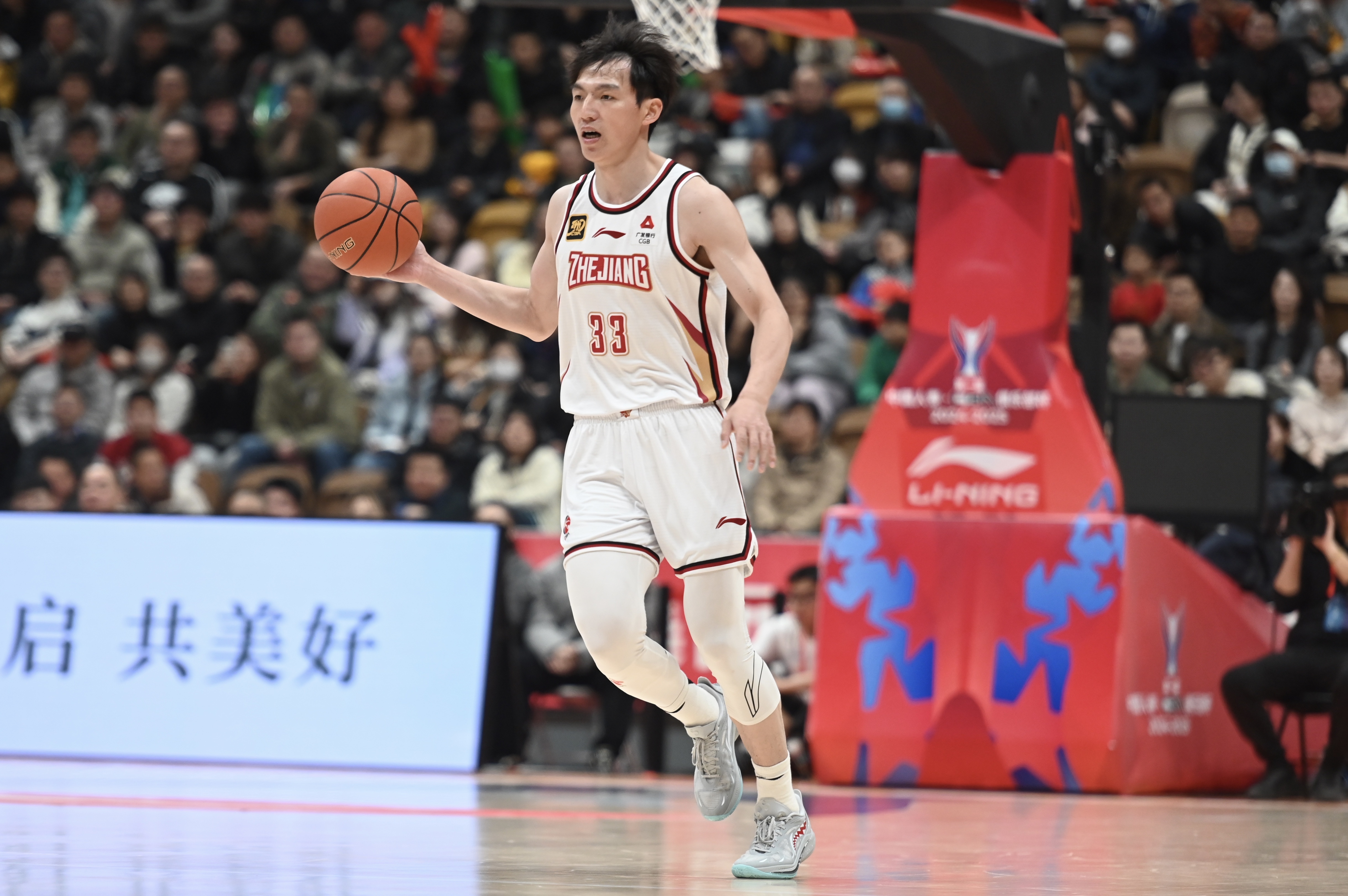 雙槍表現(xiàn)不錯！吳前和陸文博均9中5&三分合計15中7合砍30分
