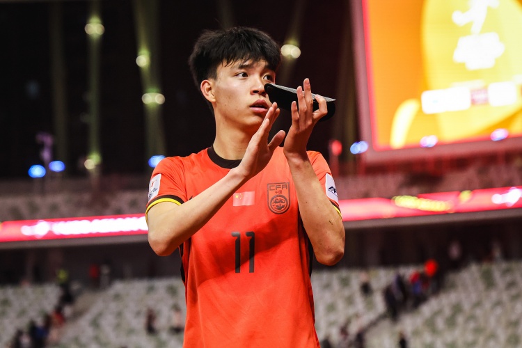 期待首秀！18歲王鈺棟入選中澳戰(zhàn)名單&穿11號，首進國足正賽名單